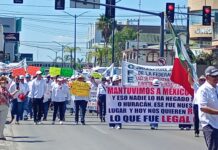 Al grito de “No nos vamos a dejar” marchan más de 300 jubilados de CFE y PEMEX en Tampico