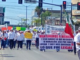 Al grito de “No nos vamos a dejar” marchan más de 300 jubilados de CFE y PEMEX en Tampico