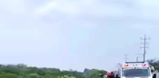 Rescatan a persona que presuntamente se arrojo a un canal de aguas negras