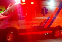 Unidad médica auxilia a persona que al parecer fue atropellada