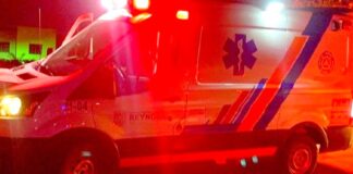 Unidad médica auxilia a persona que al parecer fue atropellada