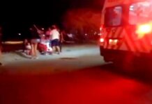 Unidad médica auxilia a victimas tras sufrir percance vehicular