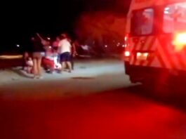 Unidad médica auxilia a victimas tras sufrir percance vehicular