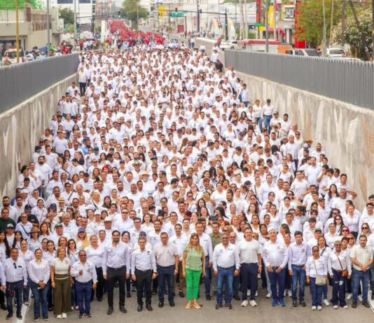 Participó el Alcalde Carlos Peña Ortiz junto al líder de la FTR, Reynaldo Garza Elizondo, en el Desfile Conmemorativo del Día del Trabajo