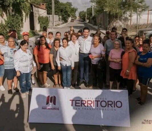Beto Granados entrega la pavimentación de la calle Vicente Barrera en la colonia Revolución Verde