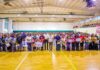 Festejaron Gobierno Municipal y padres de familia entrega de tarjetas de Becas