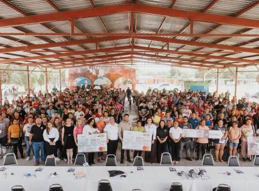 Beto Granados destaca el compromiso de la Presidenta Claudia Sheinbaum con la educación durante entrega de tarjetas de la Beca “Rita Cetina”