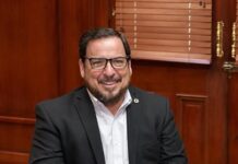 Pagan a maestros retroactivo de incremento salarial