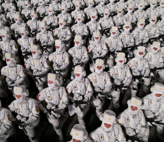 Una armada de 25,000 norcoreanos fue a Rusia. No a combatir, sino a construir el mayor ejercito de drones kamikaze