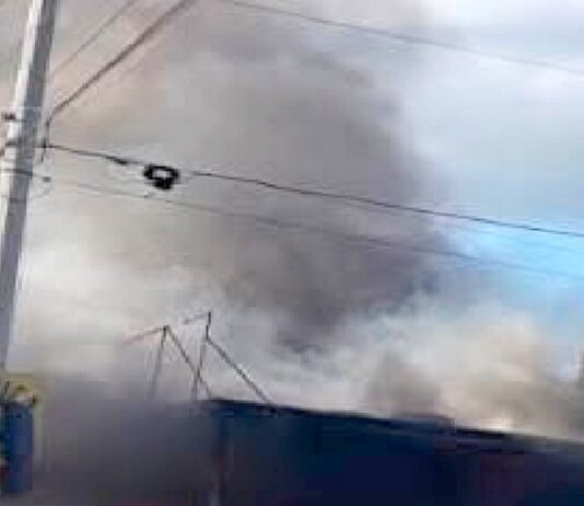 Bomberos acuden a sofocar incendio en la colonia Campestre dejo daños