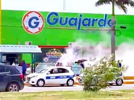 Bomberos sofocan incendio de unidad en estacionamiento de Guajardo
