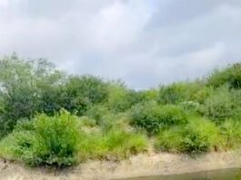 Cae unidad a canal de aguas negras y deja lesionados