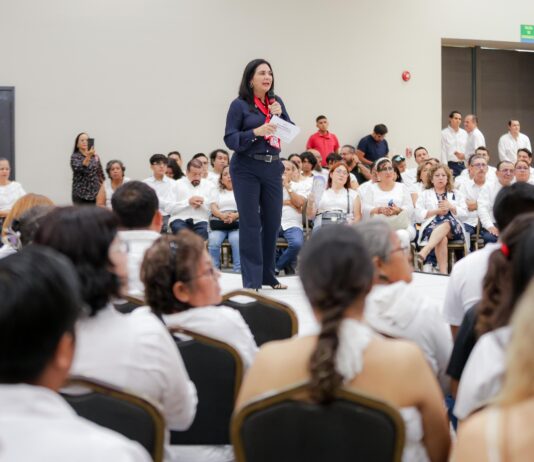 Comparte Mónica Villarreal resultados y avances de su administración ante profesionales de la salud