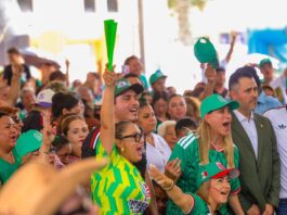 Convivió la senadora Maki Ortiz con aficionados al Futbol en transmisión de juego mundialista