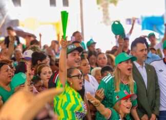 Convivió la senadora Maki Ortiz con aficionados al Futbol en transmisión de juego mundialista