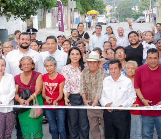 Después de más de 50 años, vecinos de la colonia Arenal reciben obra de pavimentación