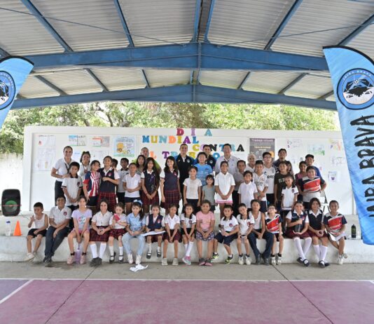 Conviven Niños PANNARTI del DIF Tampico con Jugadores de la Jaiba Brava