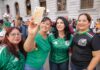 Mónica Villarreal reúne a más de 2mil personas para celebrar el triunfo de México 2-0 sobre Ecuador