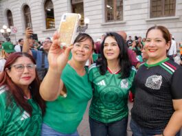 Mónica Villarreal reúne a más de 2mil personas para celebrar el triunfo de México 2-0 sobre Ecuador