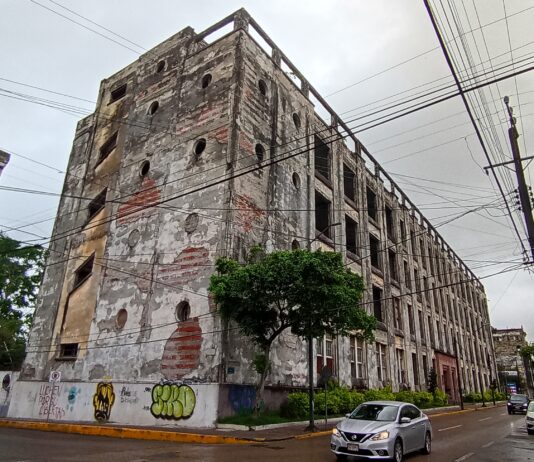 Verifican condiciones de edificios antiguos ubicados en el centro de Tampico