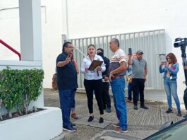 Cliente acude a BANORTE a exigir el pago de sus gastos legales con actuario; no les abren la puerta