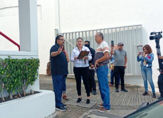 Cliente acude a BANORTE a exigir el pago de sus gastos legales con actuario; no les abren la puerta