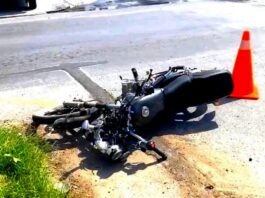 Unidad medica auxilia a persona lesionada tras sufrir incidente vial