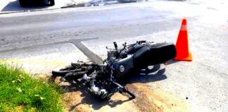 Unidad medica auxilia a persona lesionada tras sufrir incidente vial