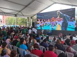 Vibrante debut mundialista cientos de reynosenses celebran el triunfo de México en la Plaza Principal
