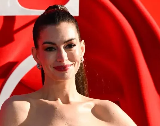 Anne Hathaway mantuvo en secreto su embarazo durante el tour de ‘El diablo viste a la moda 2’ por una importante razón