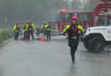 Inundaciones en Texas se agravan por lluvias intensas; rescatan a atrapados por las crecidas