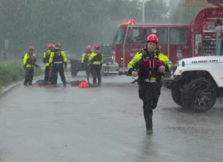 Inundaciones en Texas se agravan por lluvias intensas; rescatan a atrapados por las crecidas