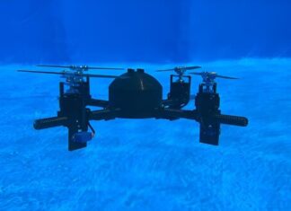 Estudiantes crearon un dron híbrido: vuela por los aires y luego se sumerge sin problemas en el agua