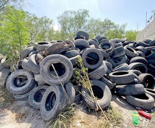 Por fin clausuran y aseguran predio con llantas en desuso en Reynosa