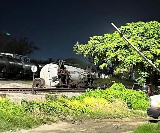 Se descarrilo vagón de Pemex con 77 mil litros de gasolina en Ciudad Madero
