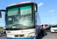 Accidente deja daños materiales y caos vial