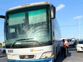 Accidente deja daños materiales y caos vial