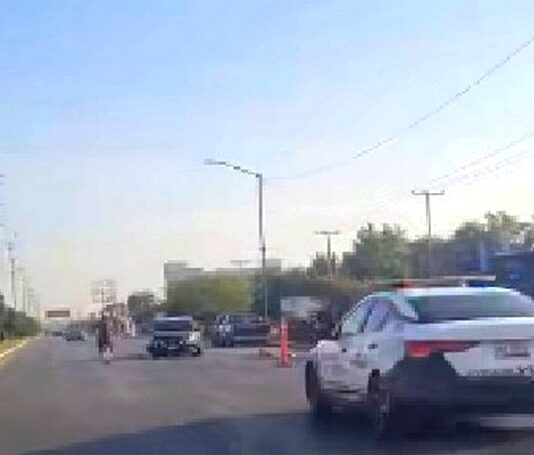 Accidente vial deja daños en boulevard Oriente