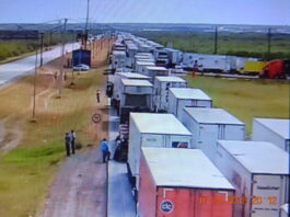 Pierden transportistas hasta dos horas al ingresar a Monterrey