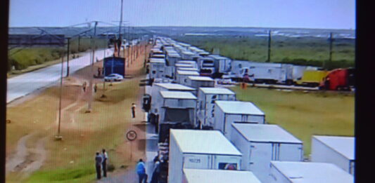 Pierden transportistas hasta dos horas al ingresar a Monterrey