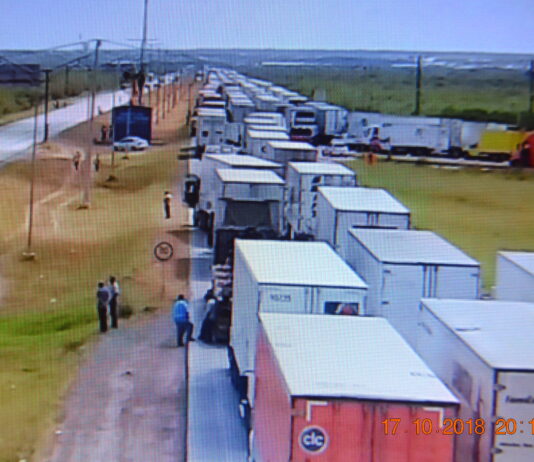 Pierden transportistas hasta dos horas al ingresar a Monterrey