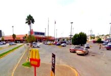 Detienen a mujer por alterar el orden en centro comercial