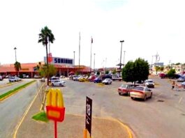 Detienen a mujer por alterar el orden en centro comercial