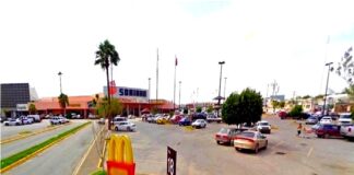 Detienen a mujer por alterar el orden en centro comercial