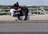 Elementos de la Guardia Estatal evitan que un joven de arroje del Puente Tampico