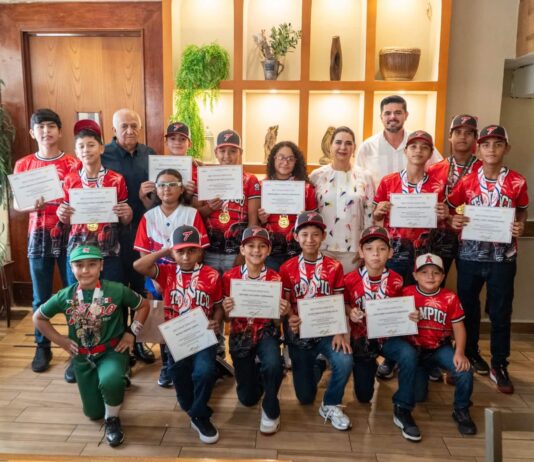 Reconoce Mónica Villarreal a campeones tampiqueños de béisbol