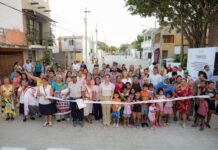 Después de 50 años, Mónica Villarreal entrega pavimentación en Laguna de la Puerta