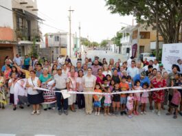 Después de 50 años, Mónica Villarreal entrega pavimentación en Laguna de la Puerta