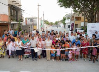 Después de 50 años, Mónica Villarreal entrega pavimentación en Laguna de la Puerta