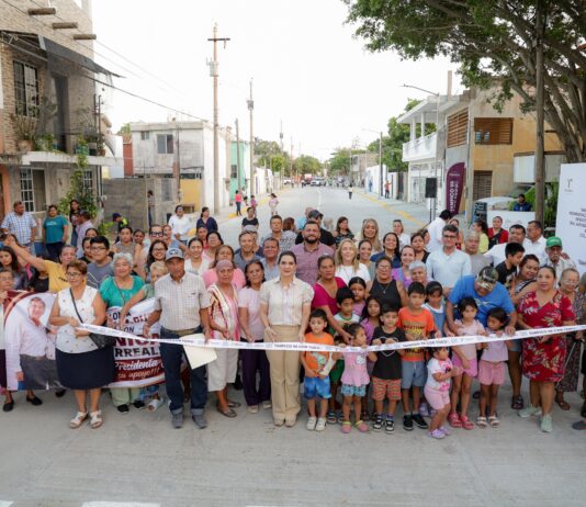 Después de 50 años, Mónica Villarreal entrega pavimentación en Laguna de la Puerta